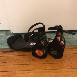 Steve Madden embroidered heels